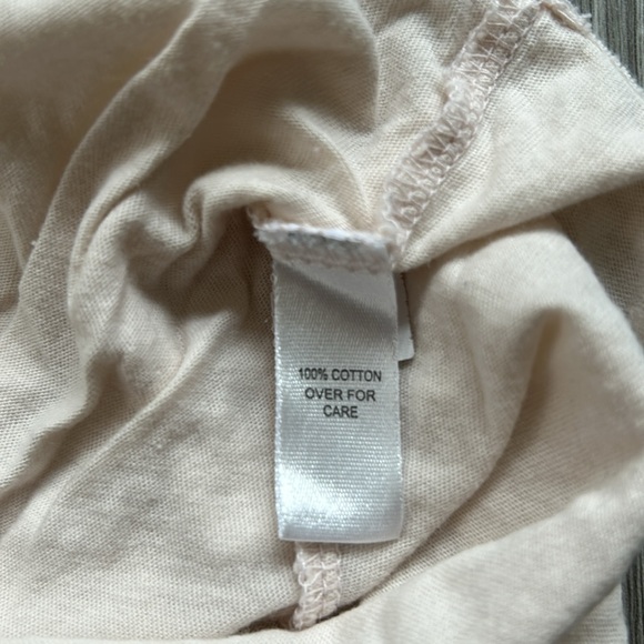 Like-new Women’s Southern Connecticut State University Tee Shirt - Picture 5 of 5